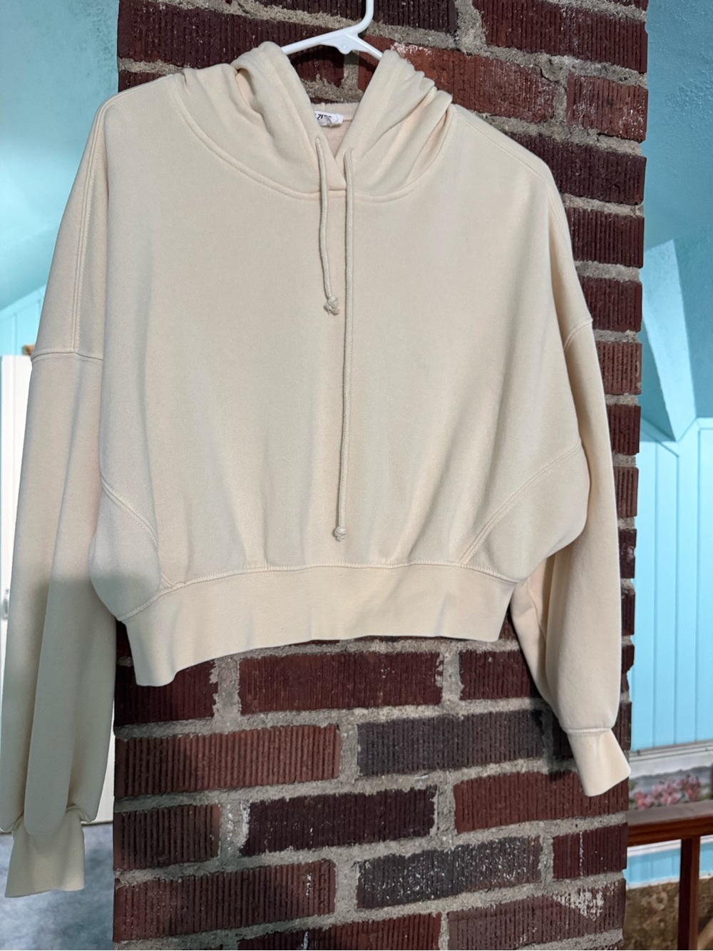Double Zero Cream Cropped Hoodie